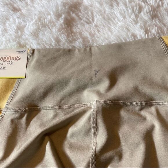 Old Navy New With Tags High Rise Go Dry Leggings, Size Large - Picture 7 of 10